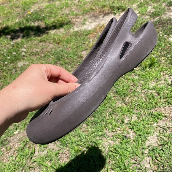 CROCS Womens Kadee Brown Croslite Cutout Ballet Flat Size 8 Slip on Shoe - Picture 4 of 7